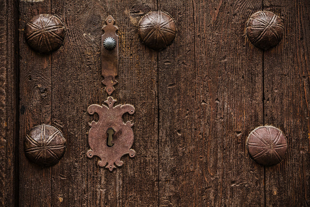 puerta-cerrada - Caminos de Gracia - Peregrinaciones